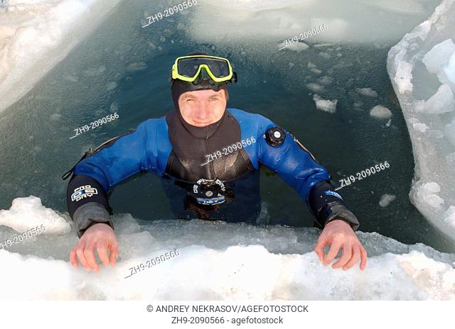 Diver, preparing for subglacial diving, ice diving, in the frozen Black Sea, a rare phenomenon, last time it occured in 1977, Odessa, Ukraine, Eastern Europe