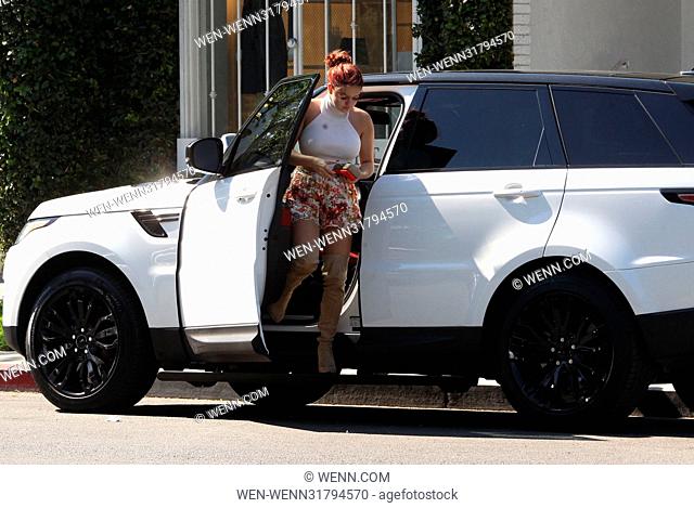 Ariel Winter goes shopping in Beverly Hills, California Featuring: Ariel Winter Where: Los Angeles, California, United States When: 19 Jun 2017 Credit: WENN