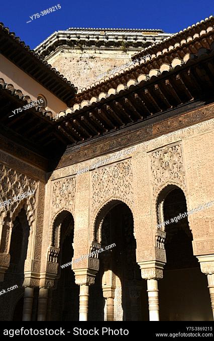 Palacio Nazaries, Patio de los Leones, Alhambra, Granada, Andalusia, Spain