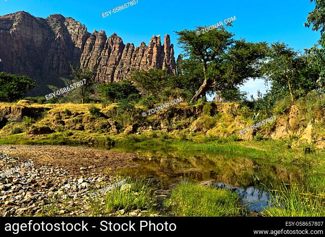 Landschaft am Fuss der Gheralta Berge, bei Hawzien, Tigray, Äthiopien / Landscape at the foot of the Gheralta Mountain range, near Hazwien, Tigray, Ethiopia