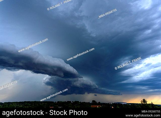 Germany, Baden-Württemberg, Karlsruhe, district Durlach, storm clouds with thunderstorm potential
