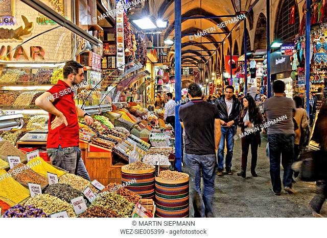 Turkey, Istanbul, Eminoenue, Spice bazaar Misir Carsisi
