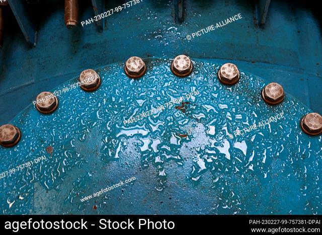 09 February 2023, Saxony-Anhalt, Wendefurth: Condensation forms on the valves controlling the release of water from the Wendefurth dam