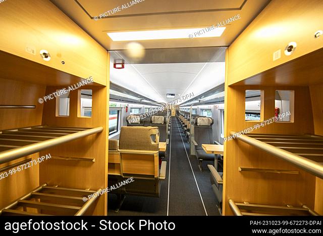 23 October 2023, Hesse, Frankfurt/Main: View over the luggage rack into the main compartment of the first ICE 3 Neo with a new interior
