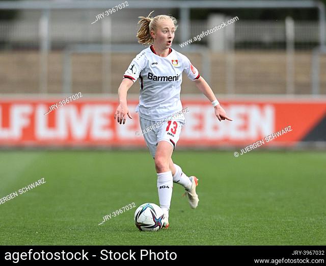 Leverkusen, Germany, 04/03/2022, Flyeralarm Frauen Bundesliga, Matchday 19, Bayer 04 Leverkusen - TSG 1899 Hoffenheim, Caroline Siems (B04)   controls the ball