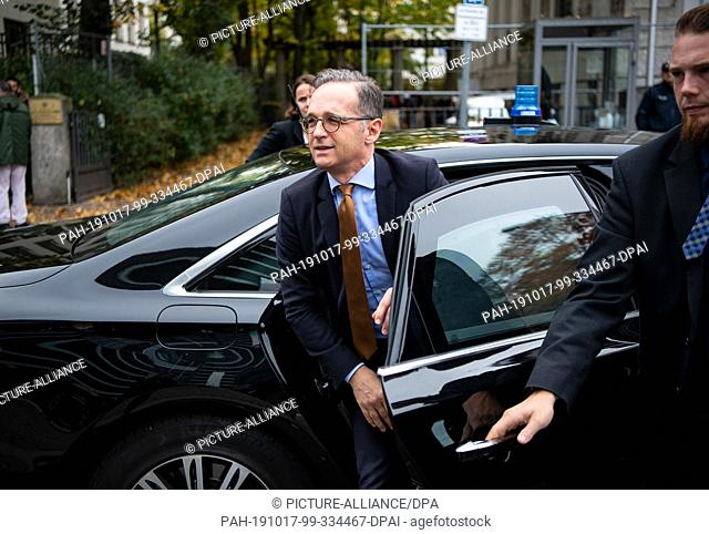 17 October 2019, Berlin: Heiko Maas (SPD), Foreign Minister, gets out of his limousine when he arrives for the 20th anniversary celebrations of the Nordic...