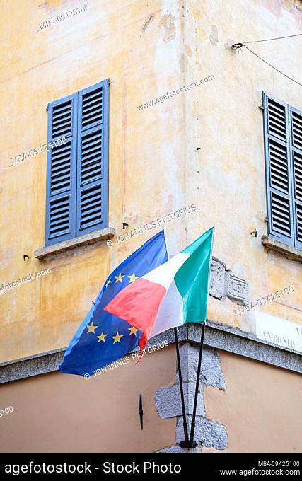 Europe, Italy, Piedmont, Cannobio. On a corner of the house hang the Italian and European flags