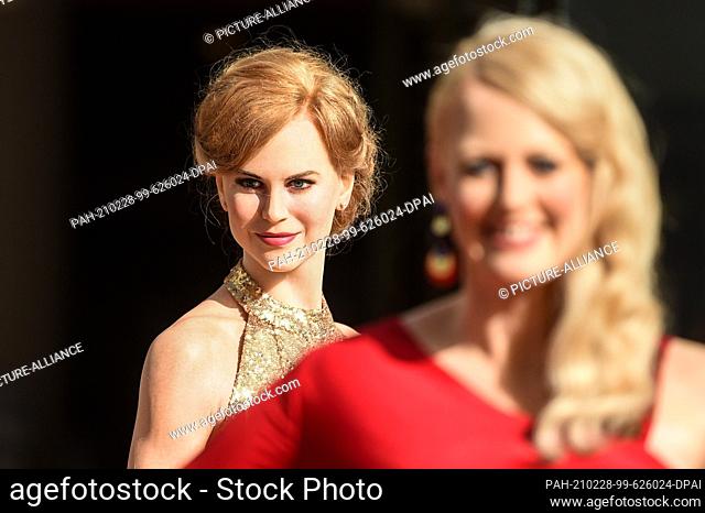 25 February 2021, Berlin: Nicole Kidman (l) as a wax figure on the Red Carpet in front of the Zoo Palast. On the right the wax figure of Barbara Schöneberger