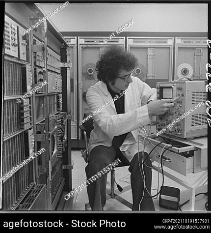 ***DECEMBER 29, 1975 FILE PHOTO***Computer servis operator of Datasaab D21 self-driving computer in the Laboratory of Computing Machines at Brno University of...