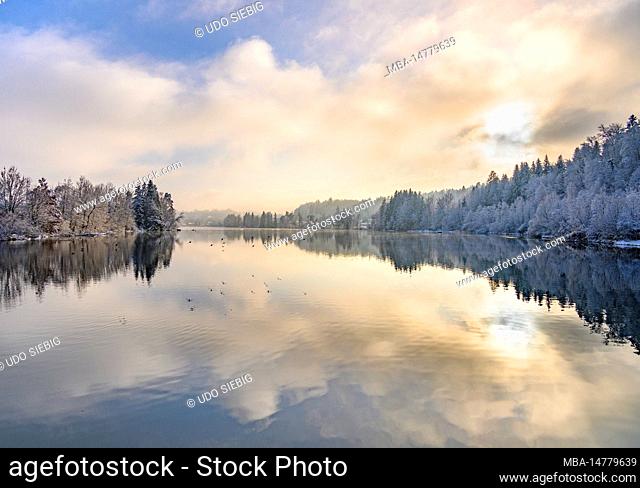 Germany, Bavaria, Tölzer Land, Bad Tölz, Isar reservoir in winter