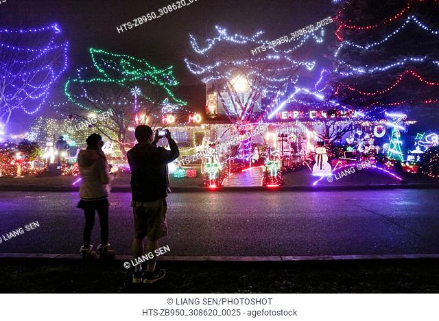 (171208) -- VANCOUVER, Dec. 8, 2017 () -- People take pictures of a house decorated with Christmas lights for the upcoming biggest holiday season of the year