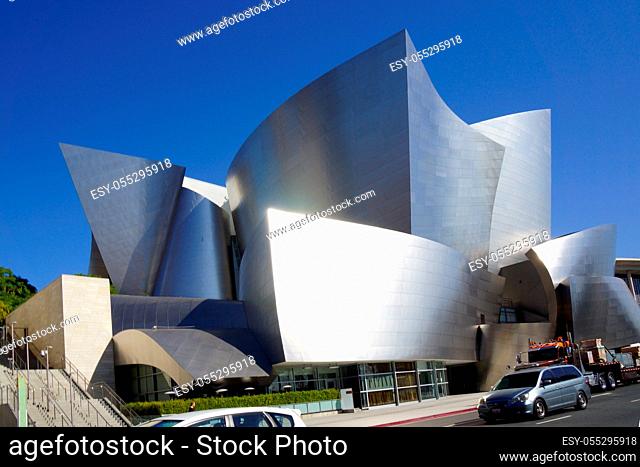 Road trip along USA West Coast Walt disney concert hall in la futuristic building