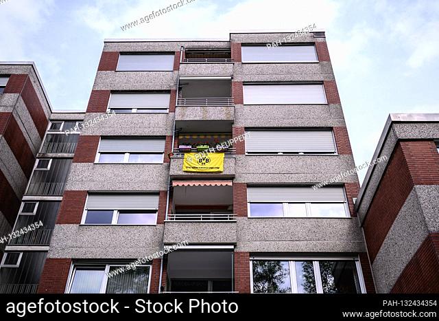 A BVB flag hangs on a balcony. GES / Football / 1st Bundesliga: Borussia Dortmund - FC Schalke 04, May 16, 2020 Football / Soccer: 1st German League: Borussia...