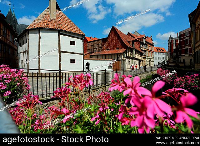 18 July 2021, Saxony-Anhalt, Quedlinburg: Half-timbered houses stand in the old town. In the historic old town with its cobblestone streets