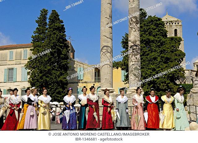 Arlésiennes, Fete du Costume, Arles, Bouches du Rhone, Provence, France, Europe