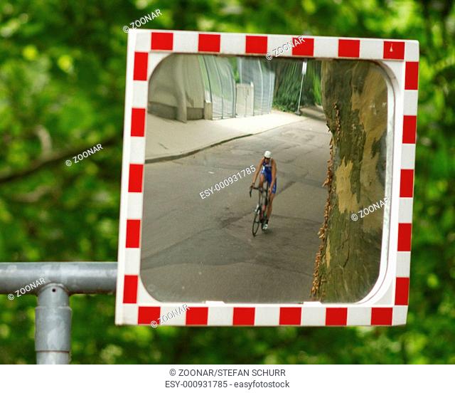Cyclists in the mirror