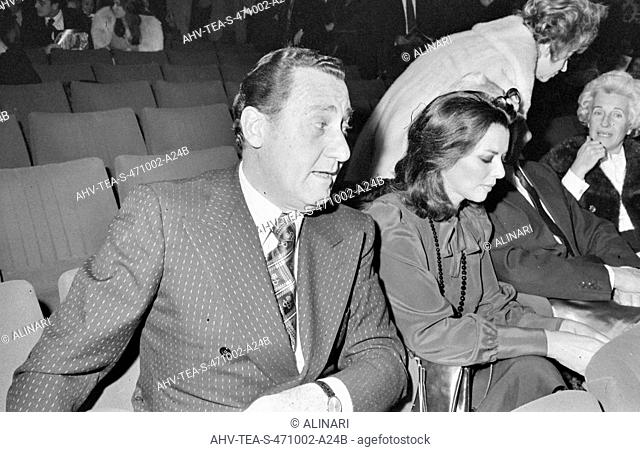The actor Alberto Sordi (1920-2003) with the Italian actress Giovanna Ralli Italian preview of the film That's Entertainmentheld in the cinema Etoile in Rome