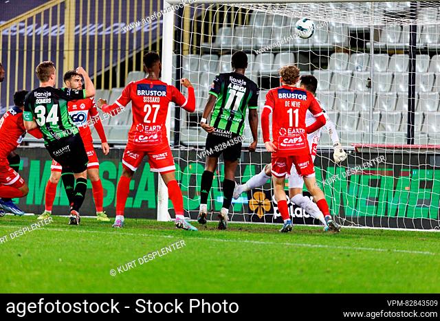 Cercle's Thibo Somers scores a goal during a soccer match between Cercle Brugge KSV and KV Kortrijk, Wednesday 20 December 2023 in Brugge
