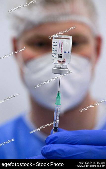20 March 2021, Saxony, Dresden: A staff member at the vaccination center at Messe Dresden prepares a syringe with the Astrazeneca active ingredient against...