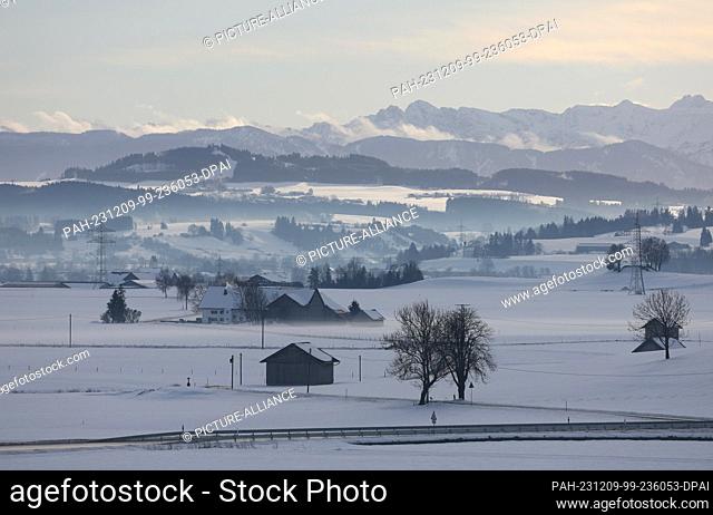 09 December 2023, Bavaria, Ruderatshofen: The wintery Alpine foothills lie in the sunshine. Photo: Karl-Josef Hildenbrand/dpa