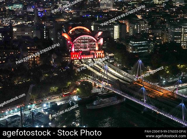 28 October 2022, Great Britain, London: View from the London Eye of the illuminated Charing Cross Railway Station. Photo: Jan Woitas/dpa