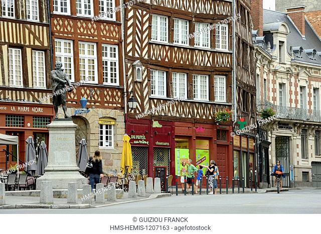 France, Ille et Vilaine, Rennes, Place du Champ Jacquet, square lined with 17th century half timbered houses