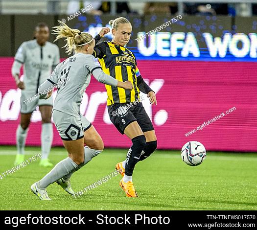 Paris Jackie Groenen and Hacken's Filippa Curmark during the UEFA Women's Champions League second leg, second qualifying match between BK Hacken FF and Paris...