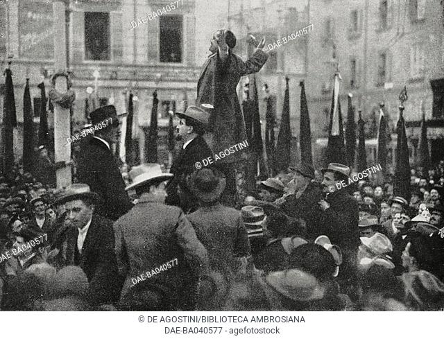 Alceste De Ambris speaking to the crowd, Socialist victory in Parma, Italy, photograph by Battei, from L'Illustrazione Italiana, Year XL, No 45, November 9