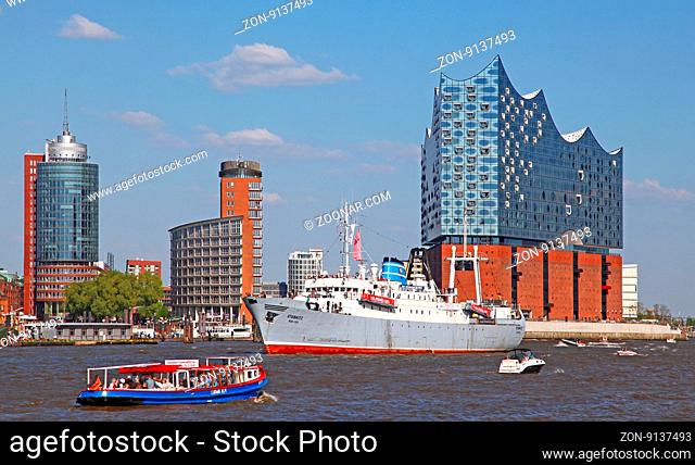 Stubnitz bei der Auslaufparade vom 827. Hamburger Hafengeburtstag 2016; Impressions of the 827th Birthday of the Port of Hamburg 2016, last day, Germany
