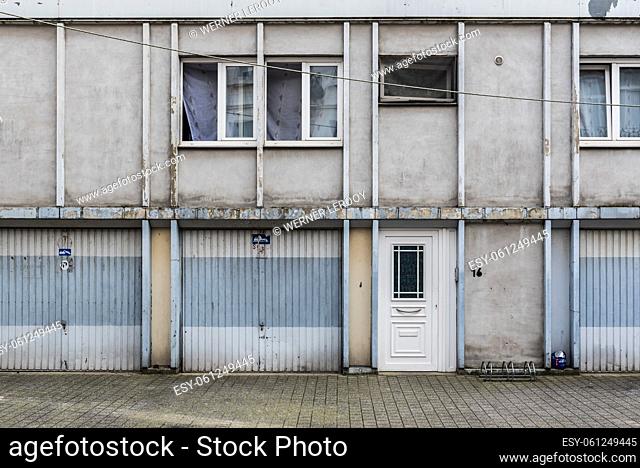 Molenbeek, Brussels Capital Region - Belgium Vintage container house with Industrial garage
