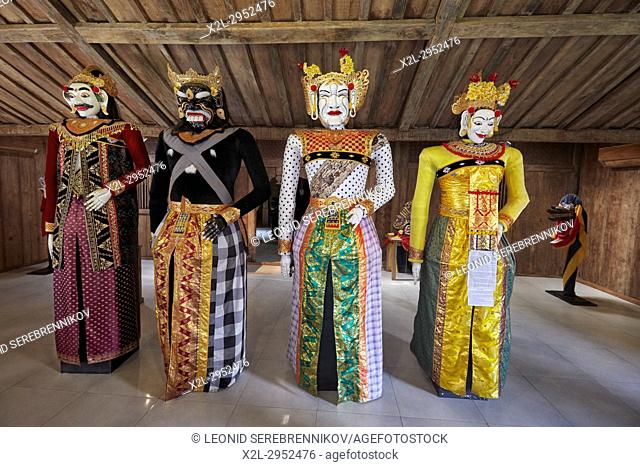 Barong Landung, traditional Balinese puppets. Setia Darma House of Masks and Puppets, Mas, Ubud, Bali, Indonesia