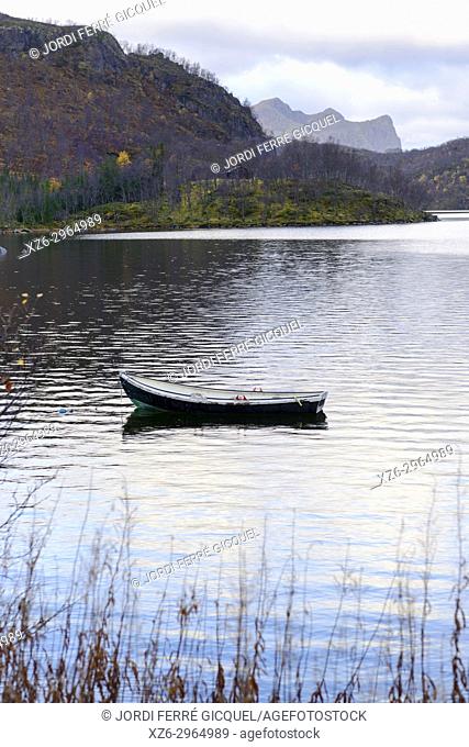 Ryggedalsvassdraget lake, Langøya island, Archipelago of Vesterålen, county of Nordland, Norway, Europe