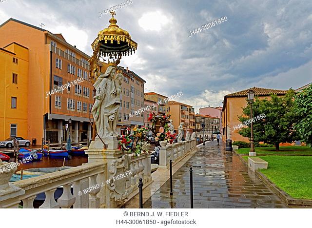 Europe, Italy, Veneto Veneto, Chioggia, Piazzale Perotolo, Marien's statue, rain, architecture, trees, monuments, detail, boats, vehicles, buildings, flowers