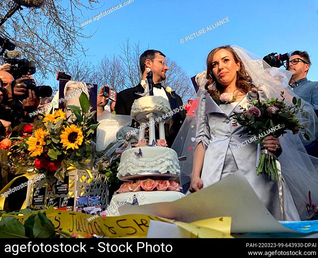 23 March 2022, Great Britain, London: Stella Moris, wife of Wikileaks founder Assange, cuts the wedding cake after the wedding ceremony near the maximum...
