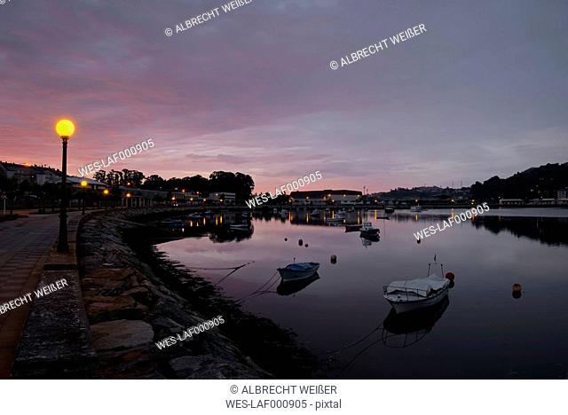 Spain, Galicia, Viveiro, view to Ria de Viveiro by twilight
