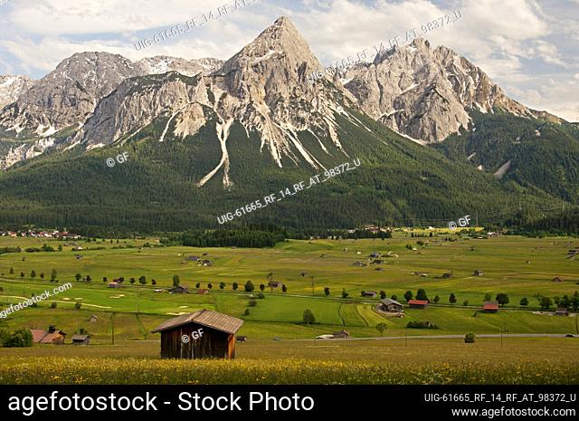 Peaks Ehrwalder Sonnenspitze and Gruenstein, Ehrwald region, Ehrwald, Tyrol, Austria
