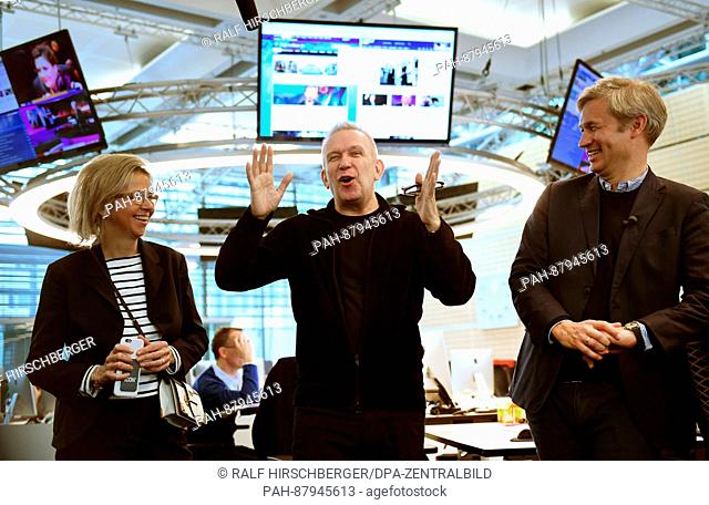 French fashion designer Jean Paul Gaultier (c) poses next to editor-in-chief Ulf Poschardt and journalist Inga Griese (l) during a visit to the offices of the...