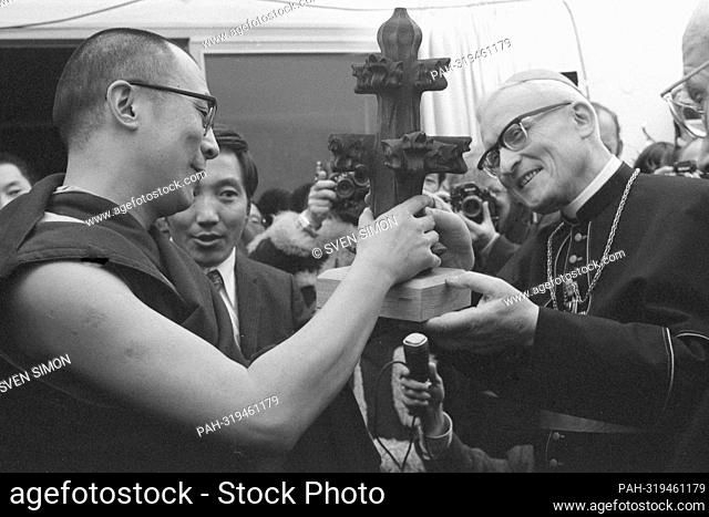 ARCHIVE PHOTO: 35 years ago, on October 16, 1987, Joseph Cardinal HOEFFNER, the Archbishop of Cologne, DALAI LAMA, left , Dalai Lama