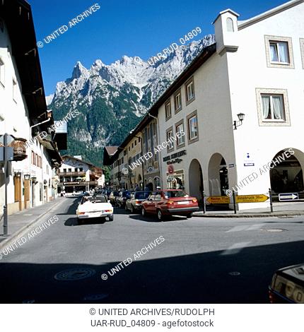 Reise nach Deutschland, Bayern. Travel to Germany, Bavaria. Mittenwald in Oberbayern in den 1980er Jahren. Mittenwald in Upper Bavaria in the 1980s