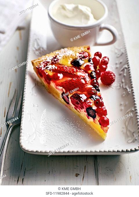 Bavarian berry tart with sour cream