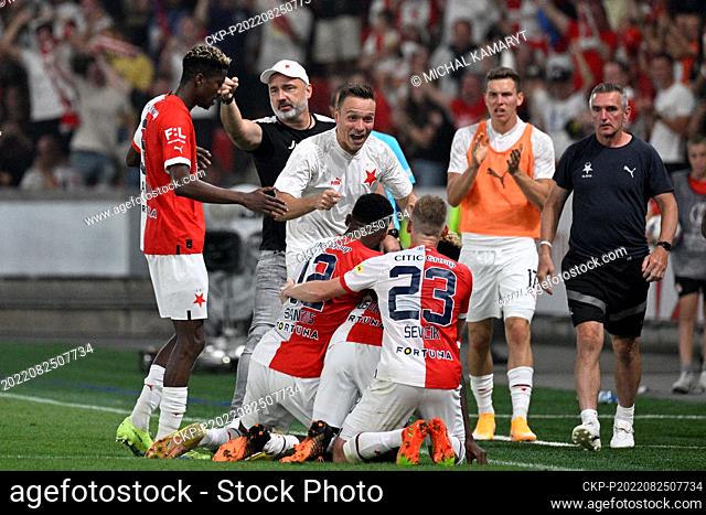 Slavia head coach Jindrich Trpisovsky (in white cap) with his players celebrate goal in the SK Slavia Praha vs Rakow Czestochowa