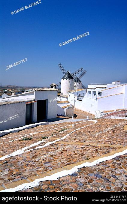 Tourist resources from Castilla-La Mancha. Cultural heritage, nature, festivals and traditions, wine and gastronomy, crafts