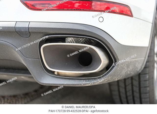 The exhaust pipe of a Porsche Cayenne 3.0 Liter Diesel, photographed in Stuttgart-Zuffenhausen, Germany, 28 July 2017. German Minister of Traffic Dobrindt has...