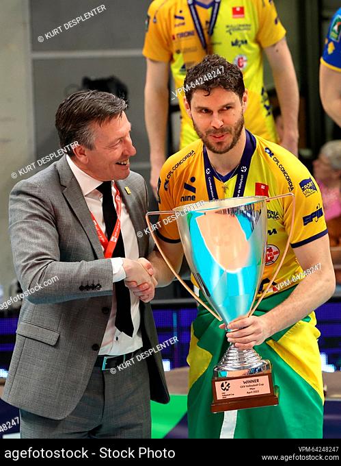 Volley Vlaanderen director Geert De Dobbeleer gives the cup to Modena's Bruno Mossa De Rezende after a volleyball match between Knack Roeselare and Modena