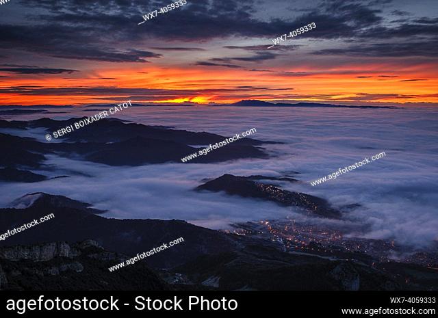 Winter sunrise seen from the Figuerassa viewpoint, with a sea of clouds in central Catalonia (BerguedÃ , Barcelona, Catalonia, Spain, Pyrenees)