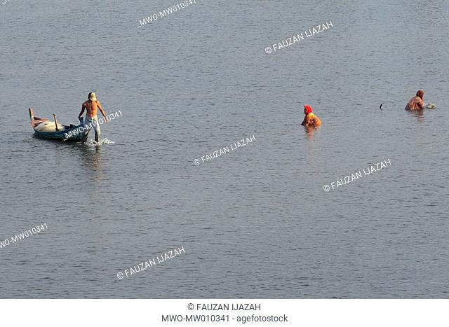 Local people searching oysters in the Krueng Cut River, Banda Aceh, Indonesia August 30, 2007