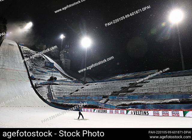 05 January 2022, Austria, Bischofshofen: Nordic skiing/ski jumping: Four Hills Tournament, World Cup, large hill, men, 2nd round on Paul Ausserleitner hill