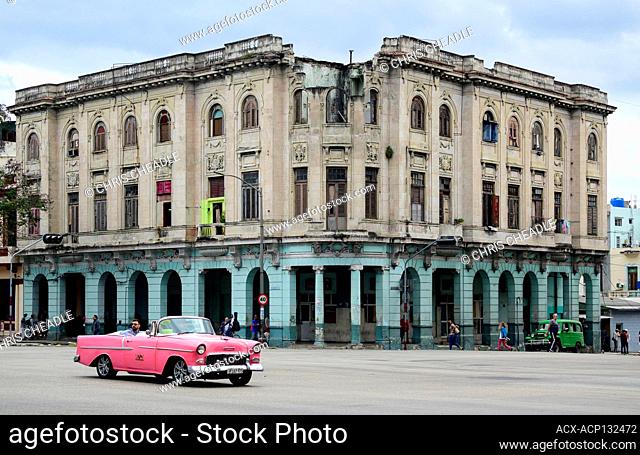 Classic car on Avenida Carlos III, Havana, Cuba