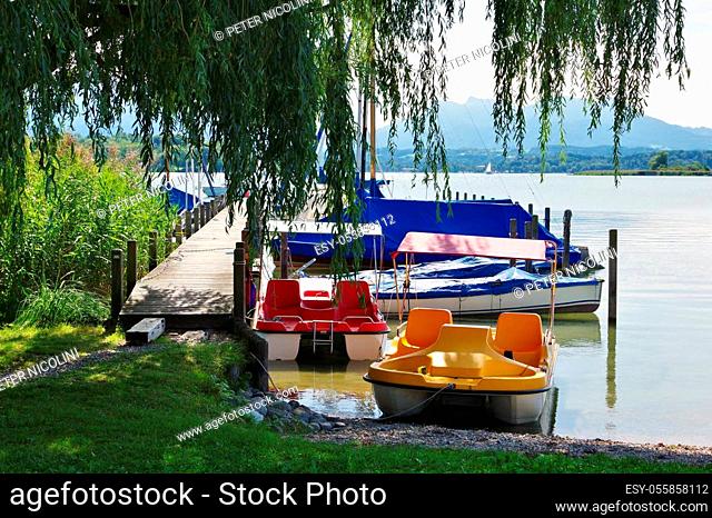 Gstatt, lake view with pedal boats, Chiemsee, Chiemgau, Upper Bavaria, Germany
