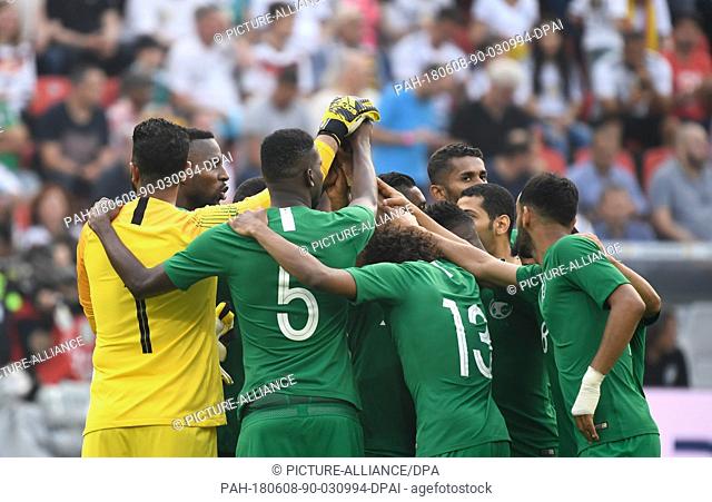 08 June 2018, Germany, Leverkusen: Football international friendly, Germany vs Saudi Arabia at the BayArena. The Saudi players prepare themselves for the match